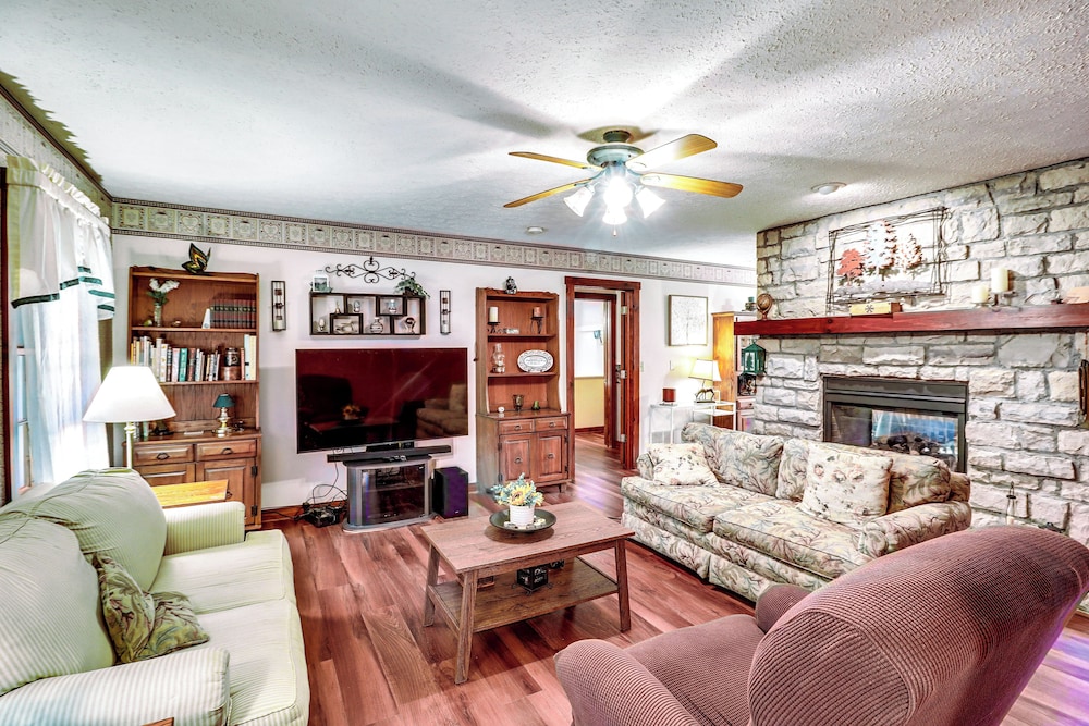 Charming Newark Home < 10 Mi to Buckeye Lake view 3