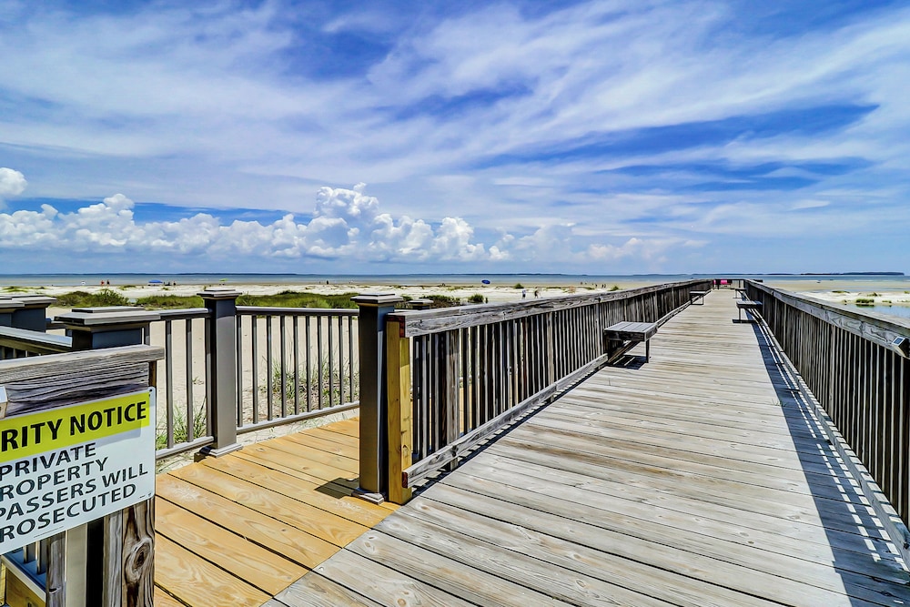 2BR Oceanview Condo - Steps From the Beach view 2