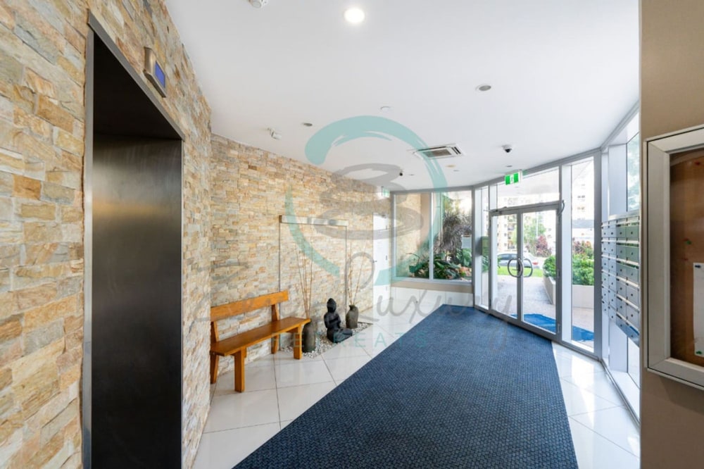 Seaside Glory City View Pool Workspace - Image 3