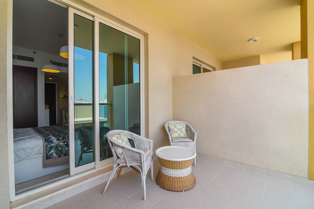 GreenFuture - Contemporary Studio Amidst Top Places in JVC