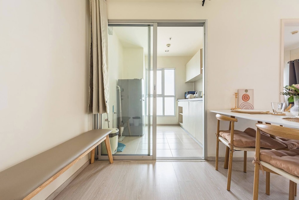 2BR 7 Mins Walk to BTS Bill Included