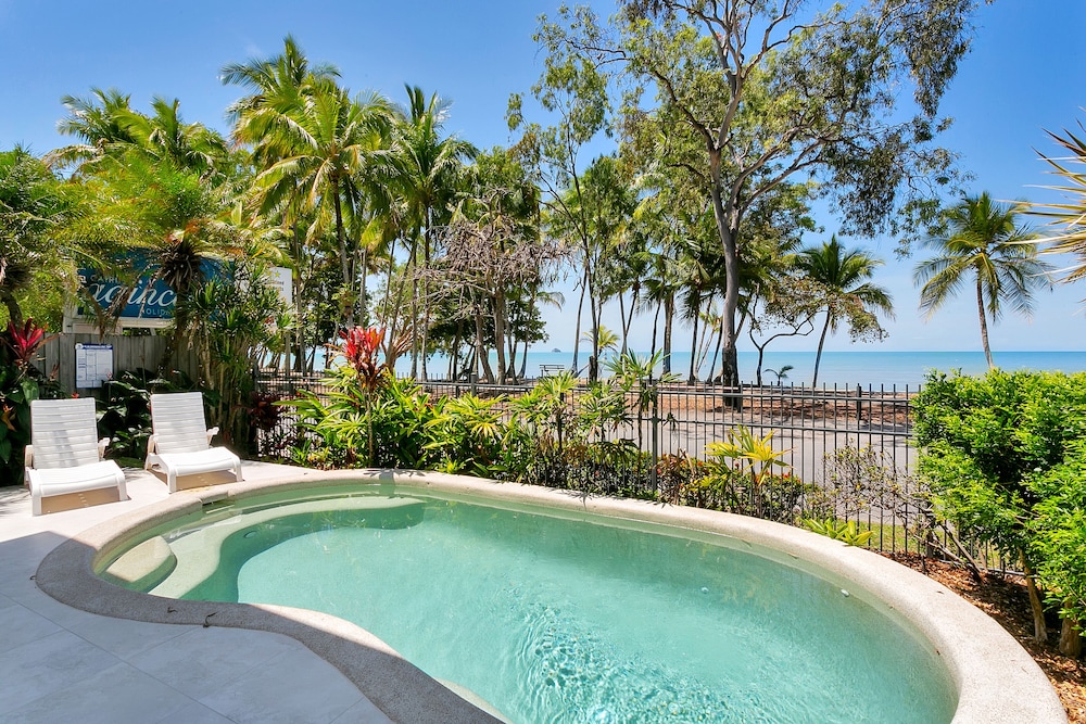 Reeflections Beachfront Holiday House
