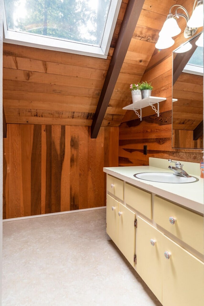 Cozy Treehouse view 5
