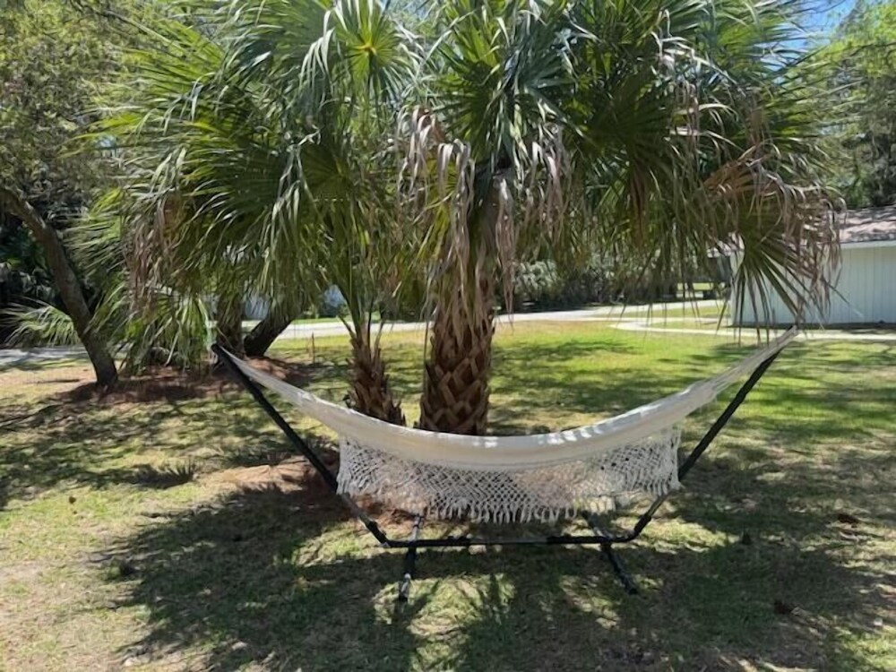 Beautifully Appointed 3-bed, 2.5-bath Home, Great Location Near Beach & Club