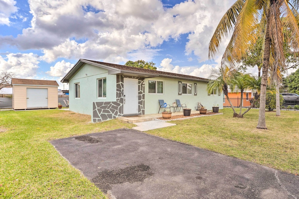 Gated Southern Miami Home: 22 Mi to Downtown!