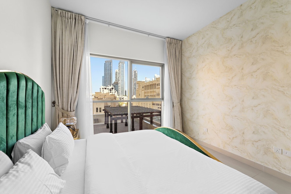 2BR 203 Bellevue Tower 1