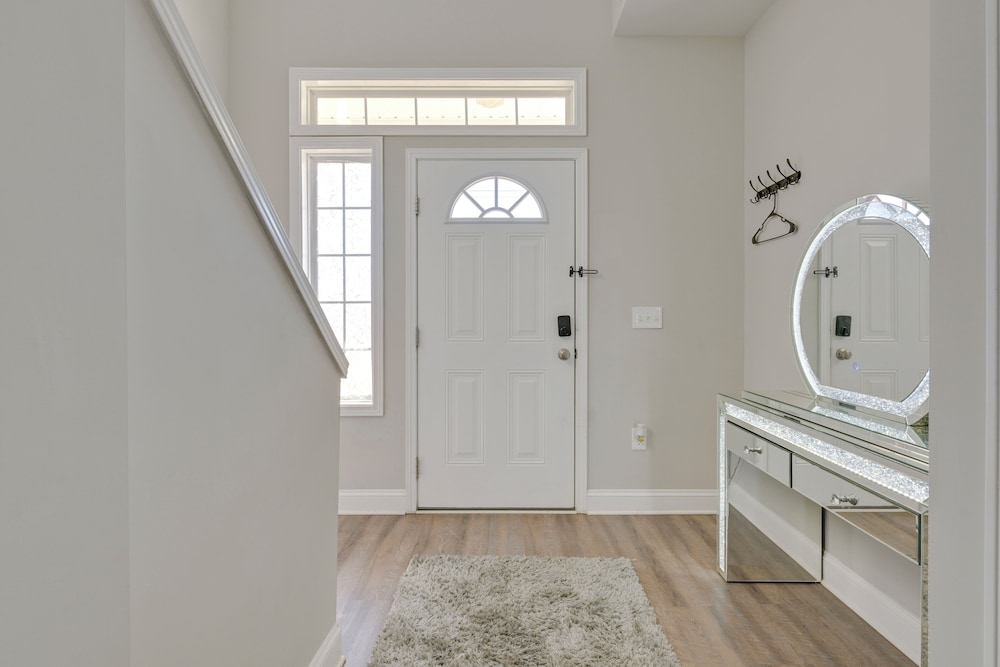5 Mi to Charlotte Motor Speedway: Cozy Townhome