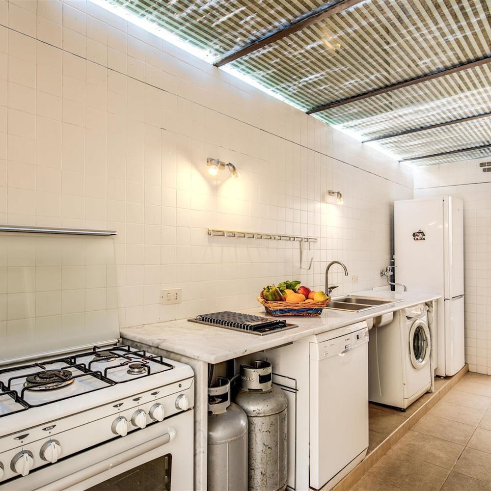 Villa Tre Pizzi Spectacular Water Views and Walking Distance to Beach photo 4