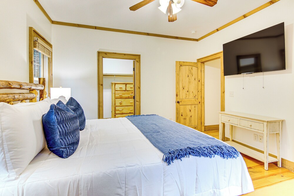 1 Mi to Downtown Cashiers: Private Cabin w/ Deck