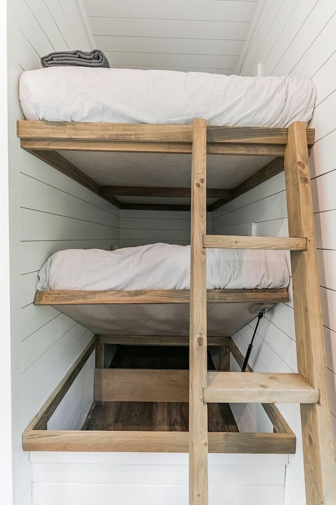 Tiny Adventura Secluded Tiny Home: With Hot Tub Wi-fi 1 Bedroom Bungalow by Redawning view 5