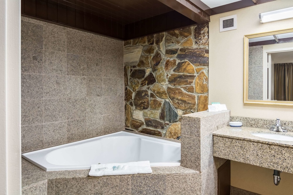 Hagerstown Vacations - The Plaza Inn Suites - Property Image 15