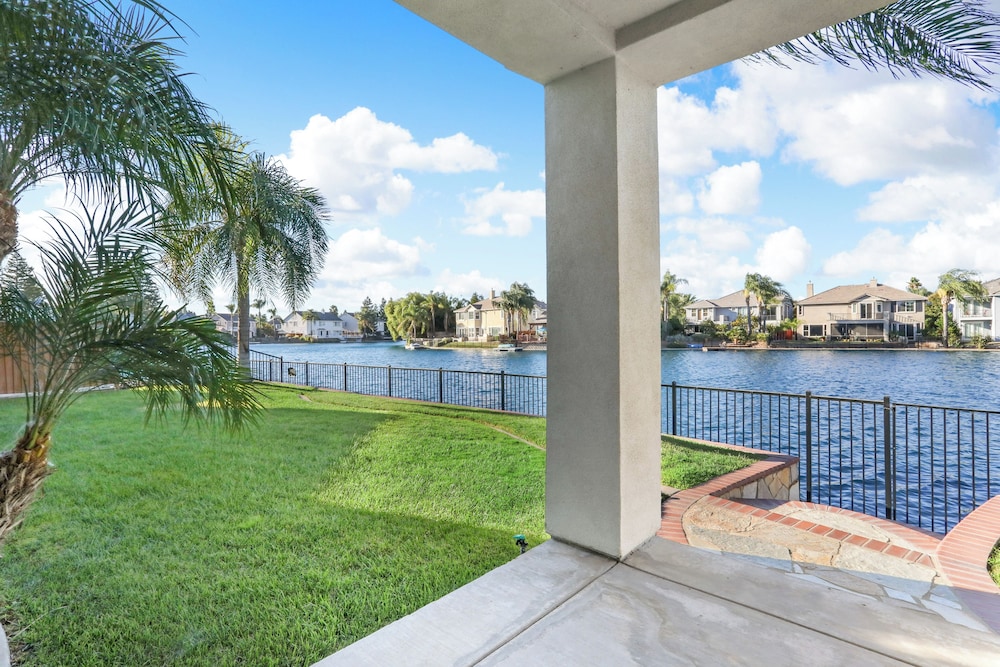 3 Mi to Main St Tracy: Homey Retreat w/ Game Room!