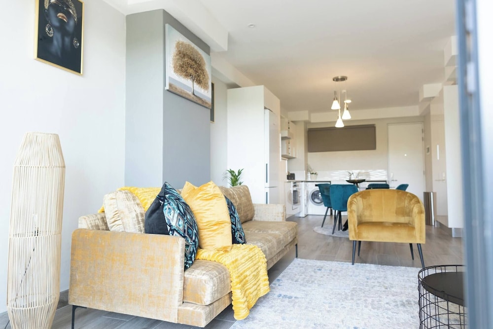 Stylish & Elegant With Epic Views Near Menlyn view 2