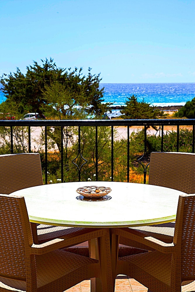 Romanos Beach Villas