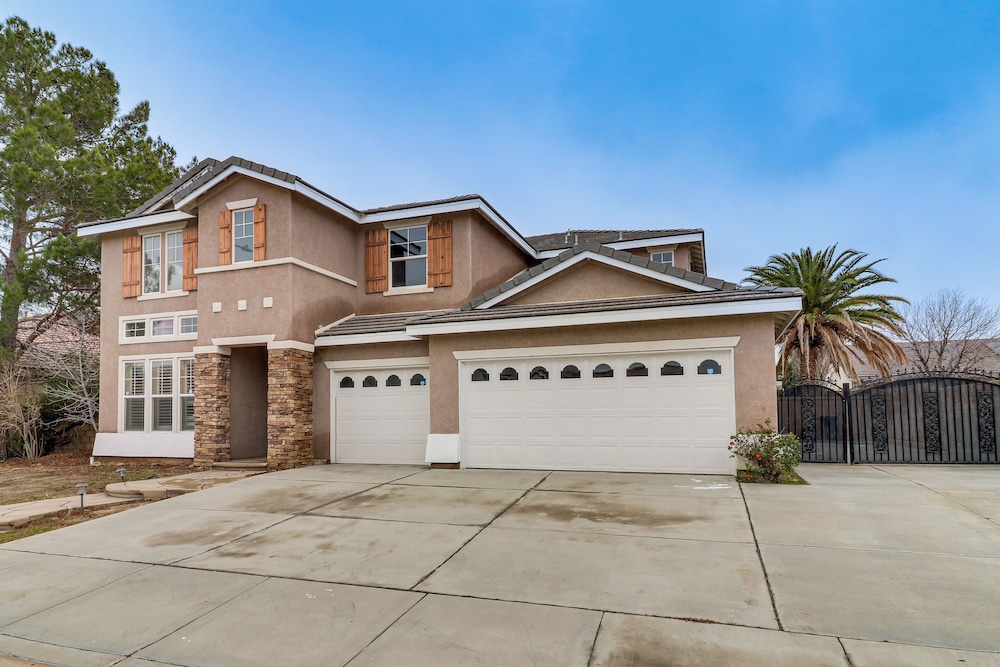 Pool, Patio & Games! Suburban Home in Palmdale
