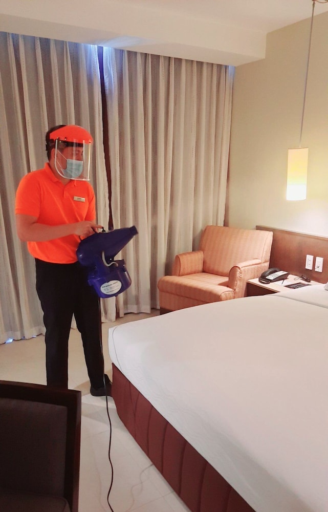 The B Hotel