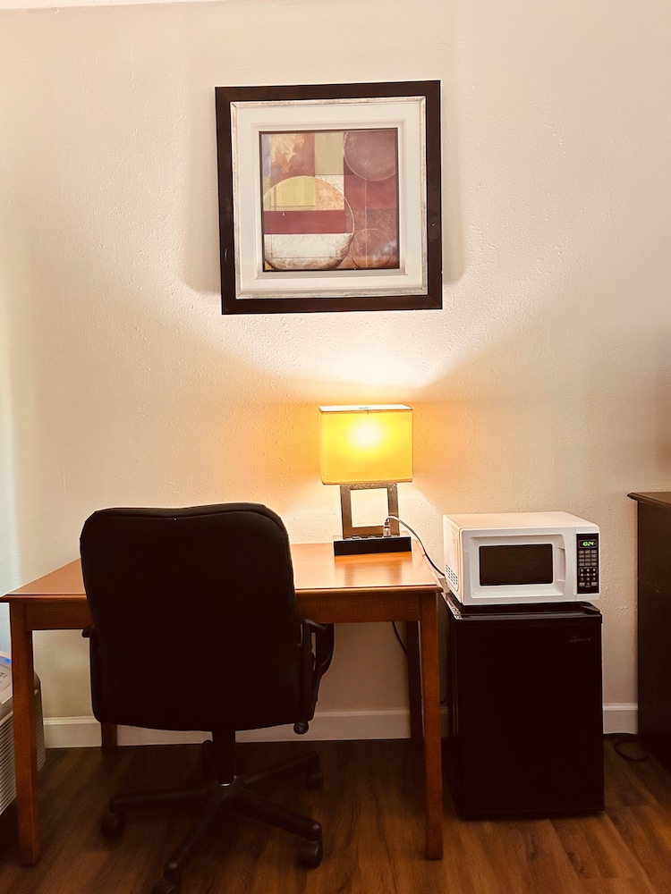 The Best Inn & Suites view 4