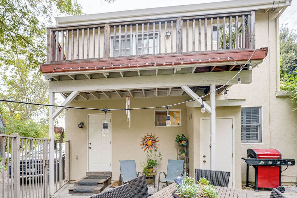 Walkable Miracle Mile Retreat w/ Peaceful Patio