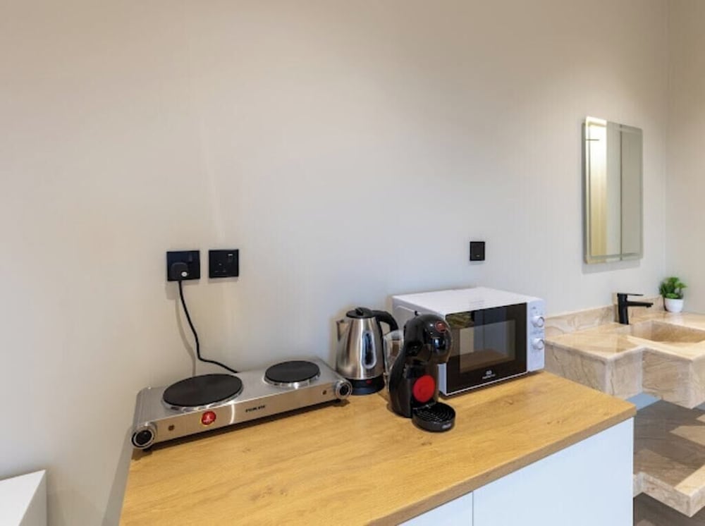 Cozy One BR in Almadinah With Upscale Luxury