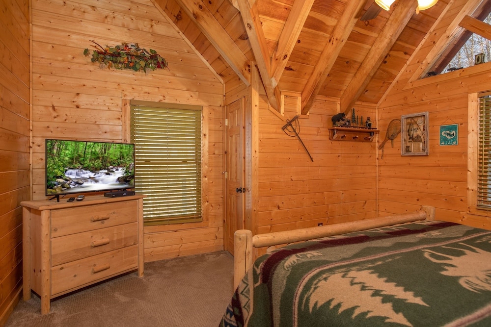 Luxurious Nine Bears Home Minutes Away to Gatlinburg by Redawning