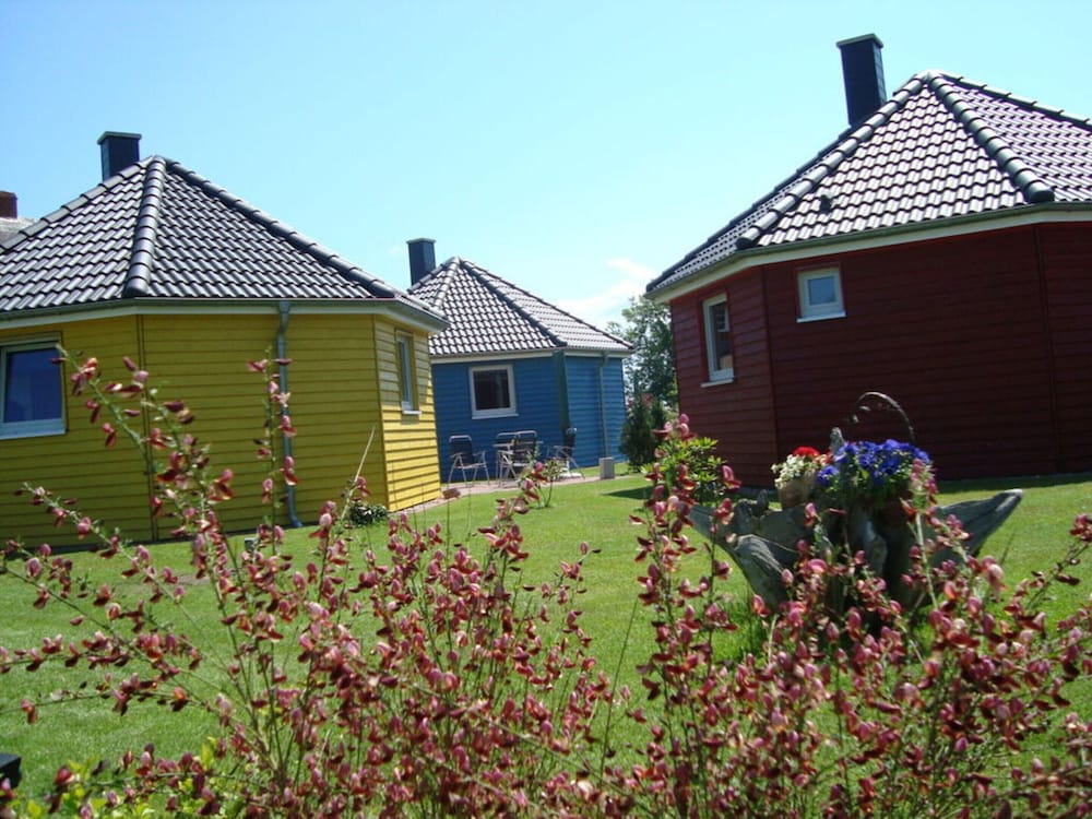 Yellow - Peter's Modern Retreat