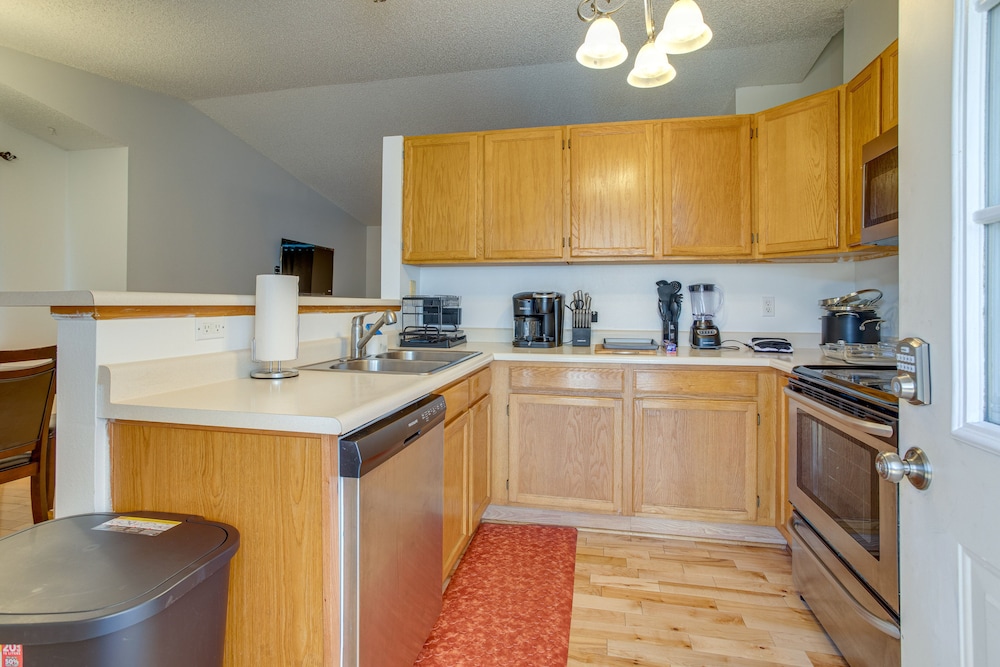 Patio, Grill, Yard: Pet-friendly Denver Home!