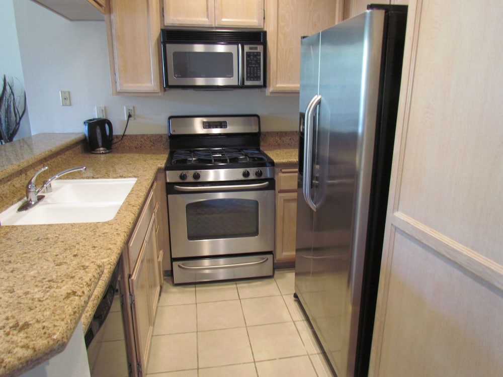 Next to Four Season Hotel, Luxury Apartment - Image 4