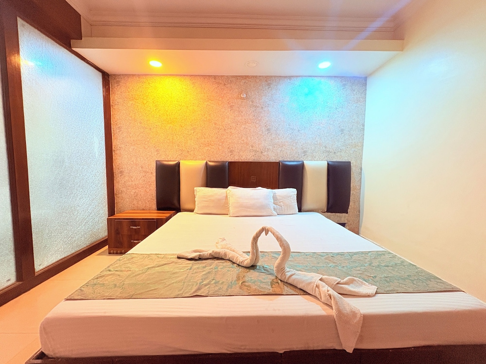 Hotel Park Prime with Swimming Pool