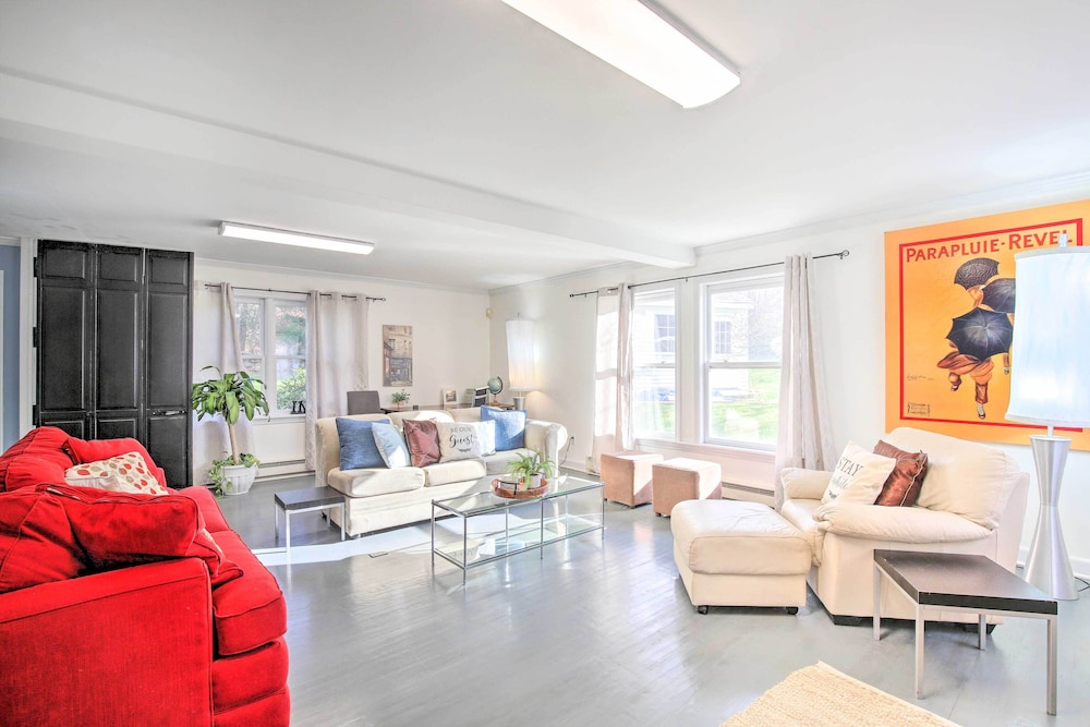 Easton Vacations - Elegant Connecticut Home: Fireplaces, Pet Friendly - Property Image 1