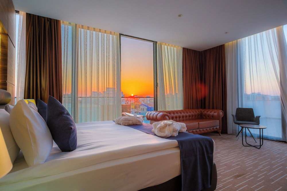 EKOR ELEGANCE HOTEL