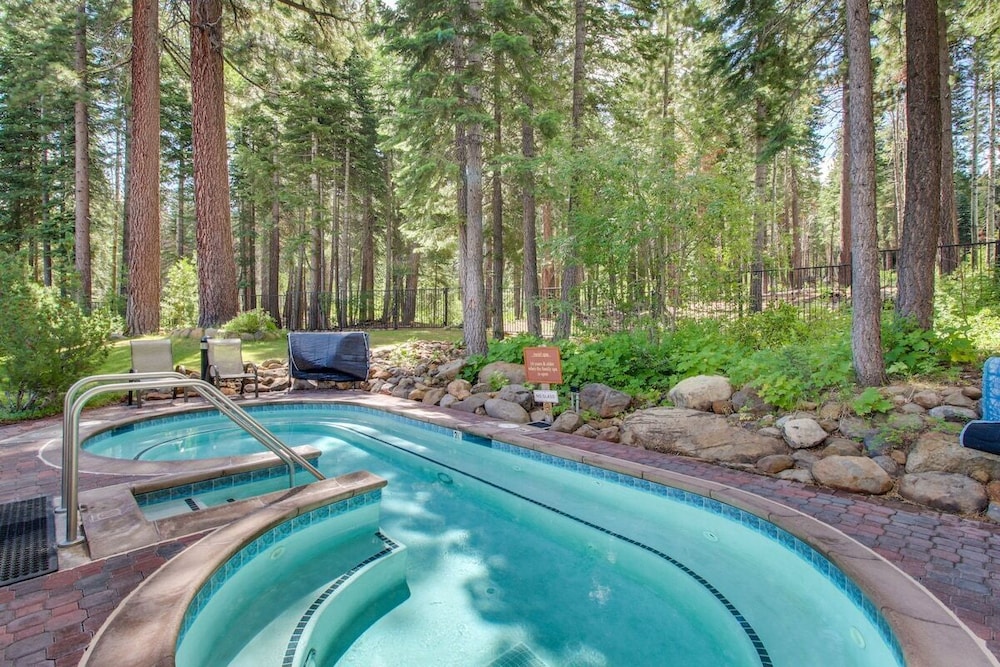 Lake Tahoe Vacations - VIP Ski-In Ski-Out Northstar Ski Trails by Sierra Getaways - Property Image 35