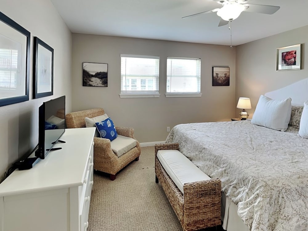 Molly's Dune by Ryson Vacation Rentals