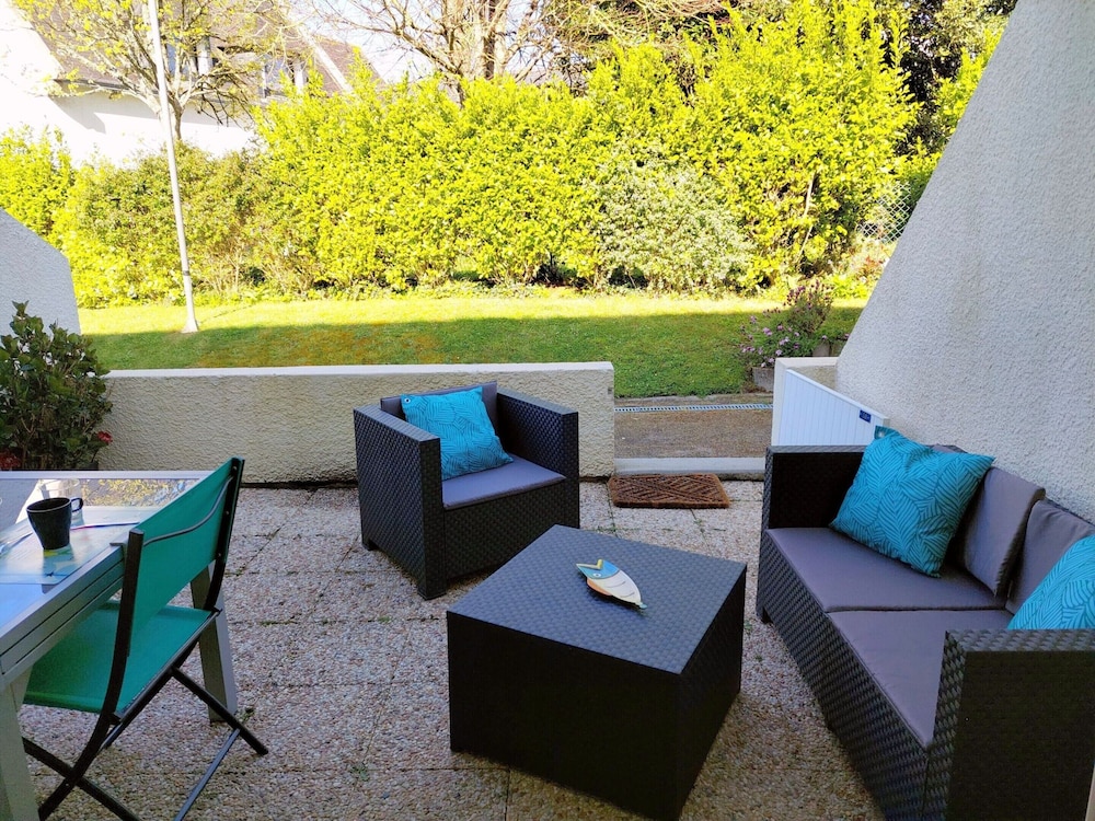 Pretty Apartment With a Terrace Near a Sandy Beach photo 2