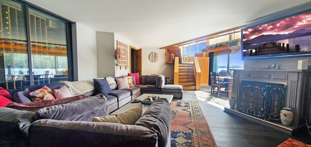 Marble House - Beautiful House With Scenic View Within Close Proximity To Ski Resort 5 Bedroom Home by RedAwning view 5
