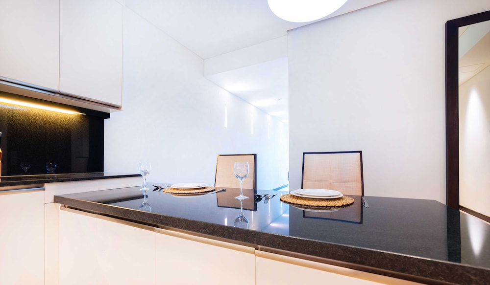 LUX | The JW Marina Suite