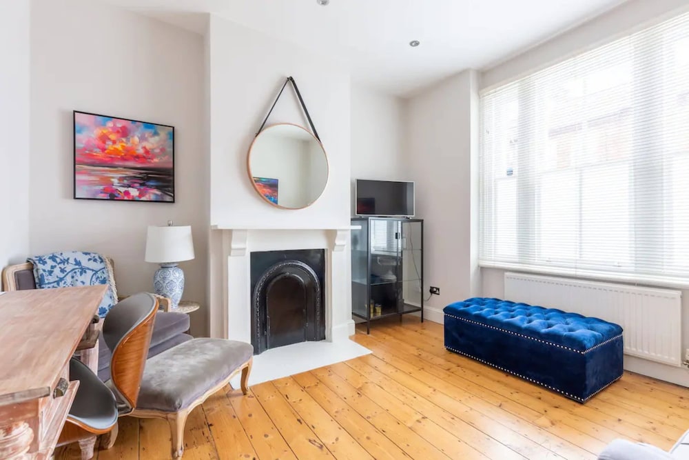 Stylish 1 Bedroom Apartment in Nine Elms With Garden