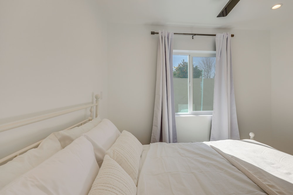 35 Mi to LA: Modern Apartment in Chino!