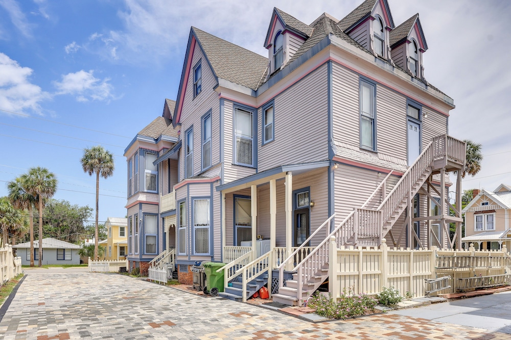 Grand Gables: Home 1 Block to St Johns River