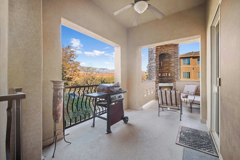 Western Front - Rustic Charm & Comfort