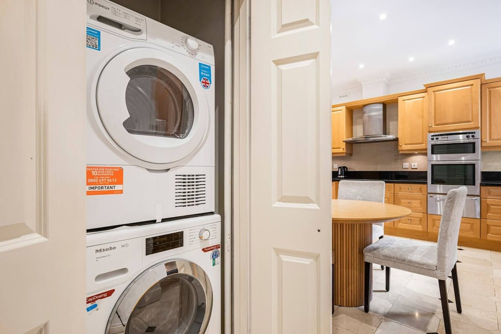 Luxury 3BR Mayfair Apartment Near Green Park