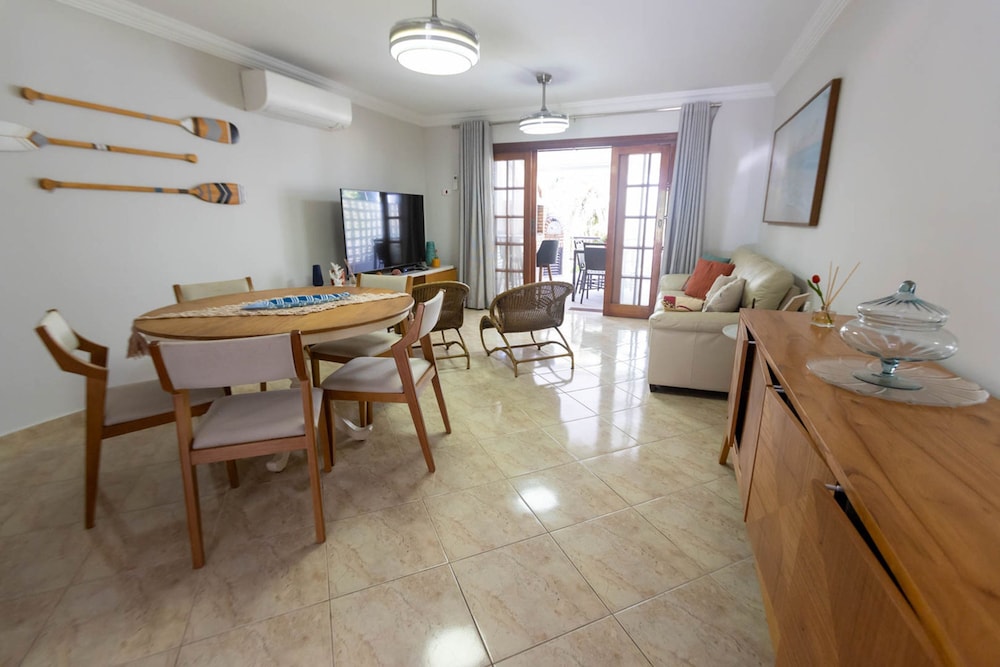 Casa em Condom nio com Piscina Wi-fi e Garagem