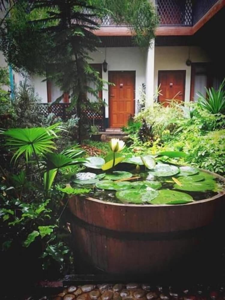 Three Seasons Inn & Spa
