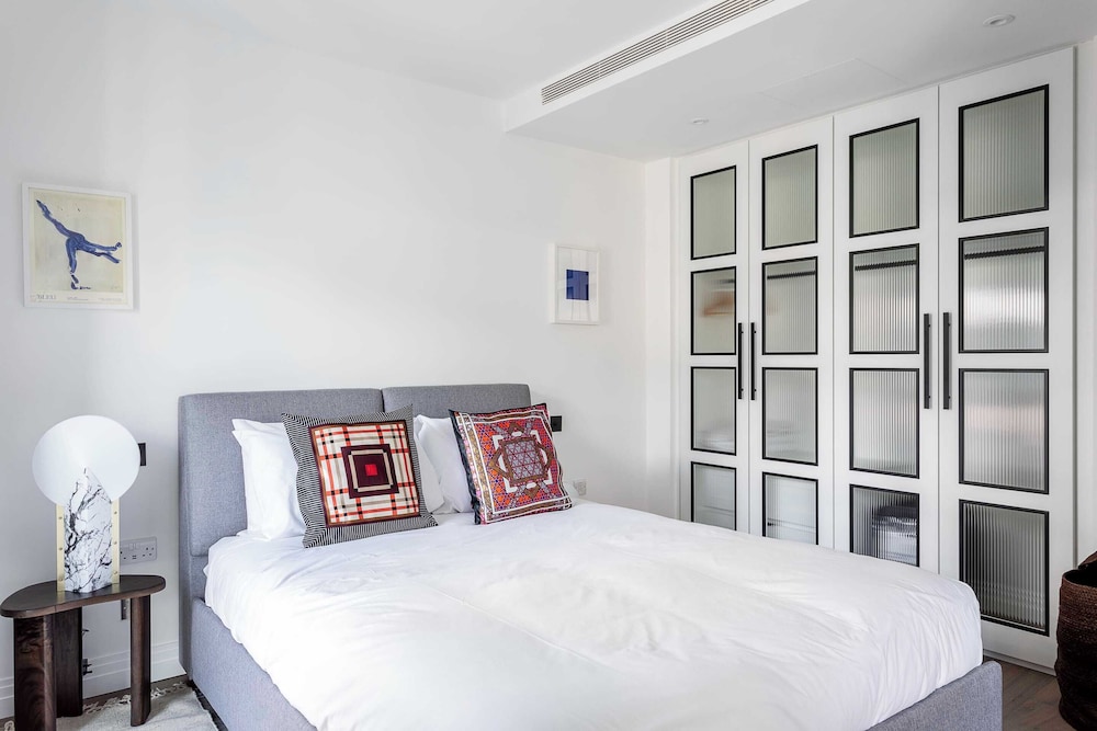 Modern Chelsea Apartment