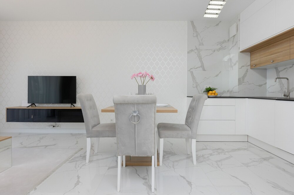 Glamour Apartment Warsaw by Renters view 4