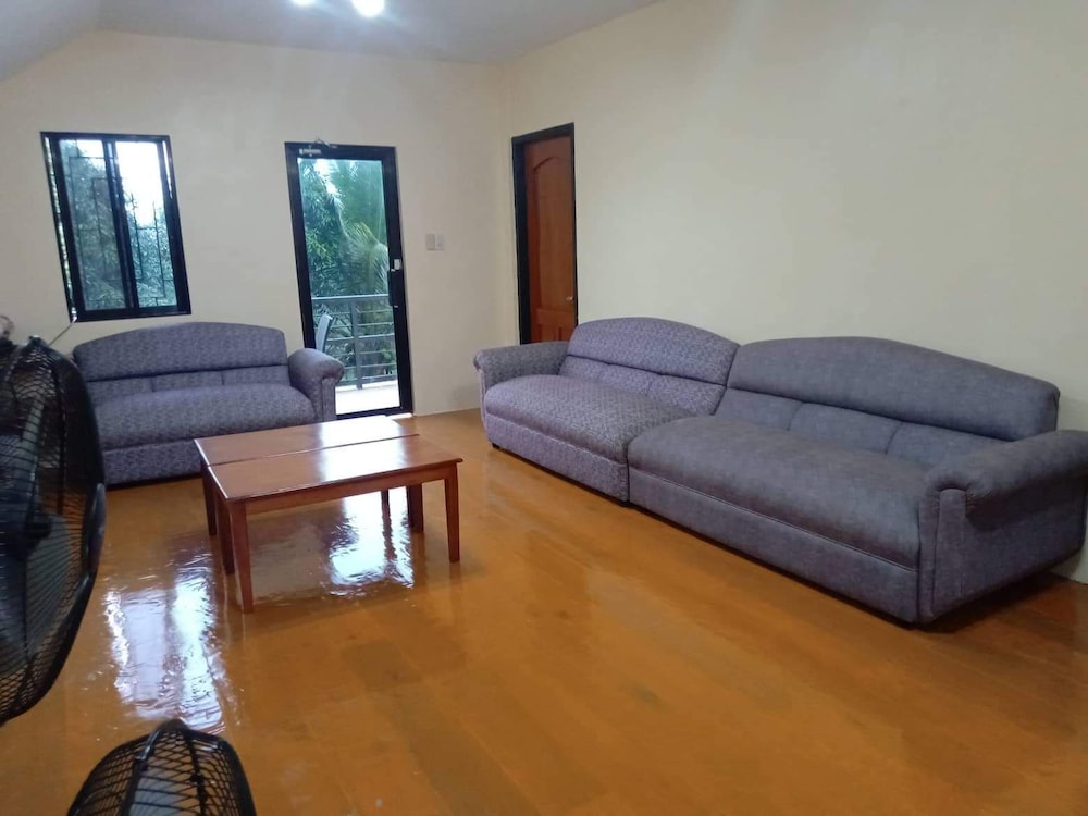 Charming and Relaxing 7-bed House in Mati City,