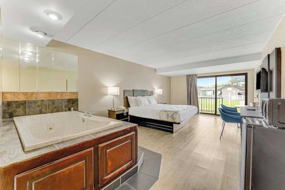 Red Carpet Inn & Suites 2