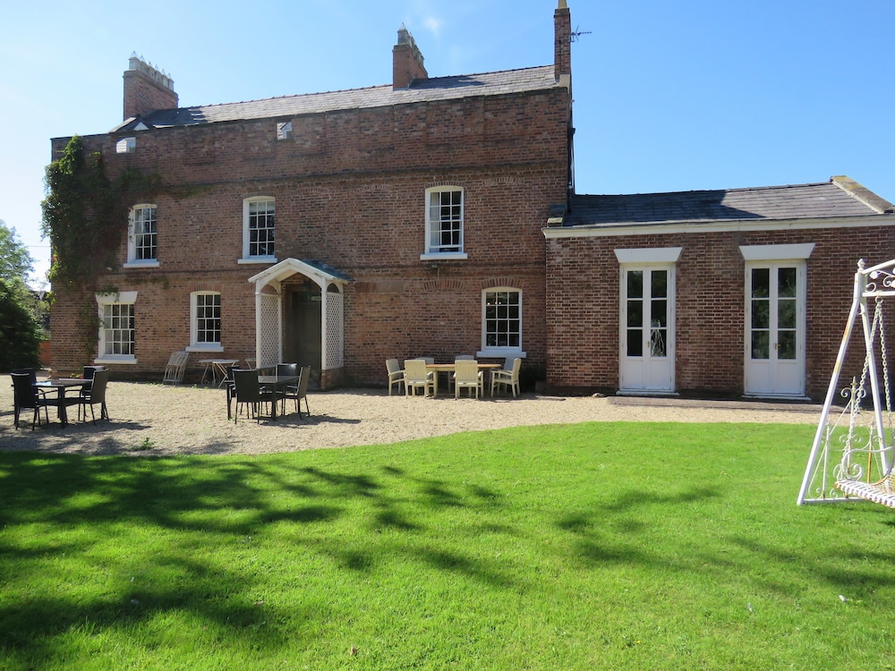 Little Mollington Hall