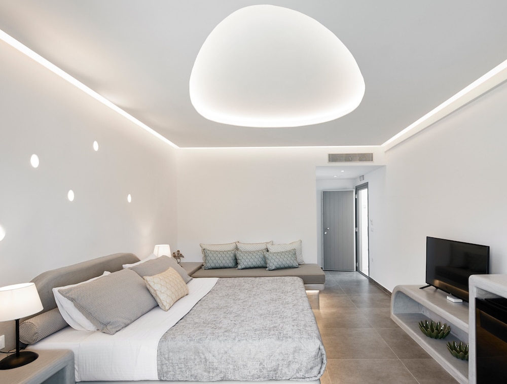 Amara Suites Santorini