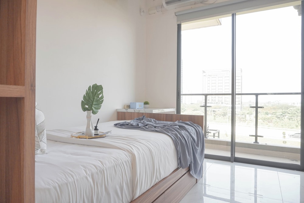 Comfortable And Good Place Studio At Sky House Bsd Apartment