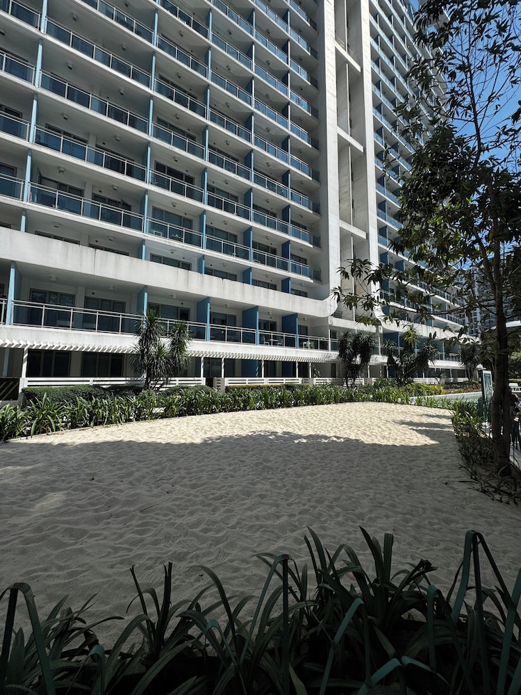 AZURE URBAN RESIDENCES STAYCATION